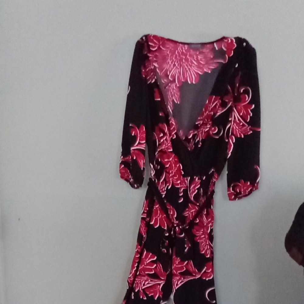 89th & Madison Black and Red Floral Midi Dress